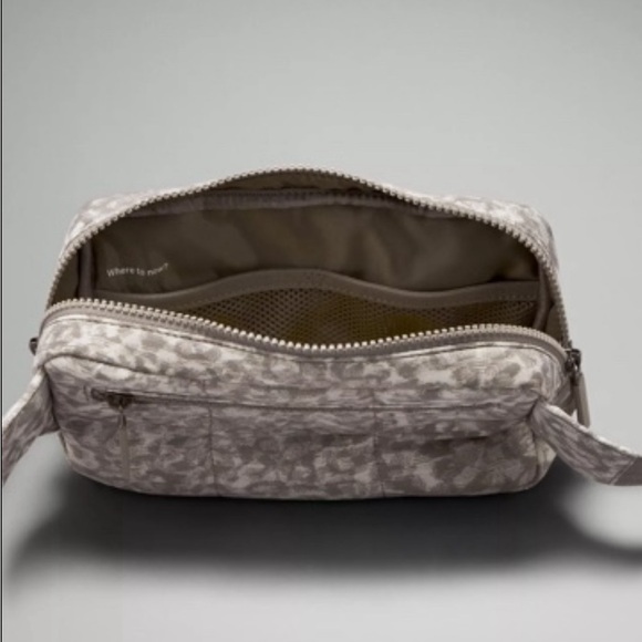 Lululemon Leopard White Opal Carbon Dust Quilted Grid Belt Bag 1.5L NWT - Picture 5 of 6